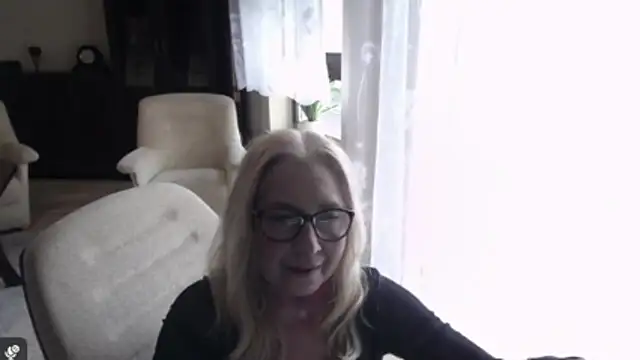 sofia xkiss online show from May 17, 2026, 1:44 pm