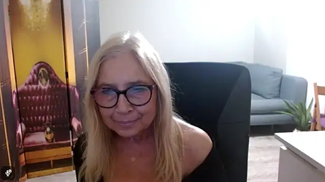 sofia xkiss online show from November 25, 2025, 3:12 pm