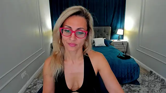 MuseOfStage online show from November 24, 2025, 11:54 am