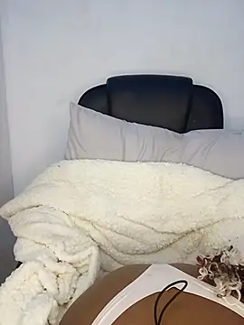 Shria107 online show from March 1, 2025, 1:18 pm