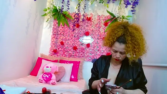 BLONDE SEXYHOT online show from October 11, 2025, 8:59 am