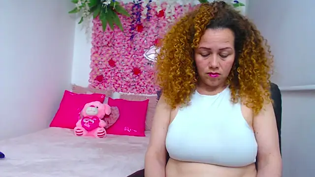 BLONDE SEXYHOT online show from October 18, 2025, 9:50 pm