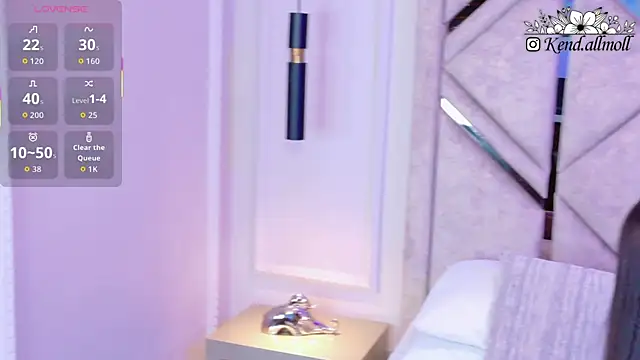 Snapshot of Kendall-Moll chatting on November 18, 2025, 1:21 am Kendall-Moll online show from November 18, 2025, 1:21 am