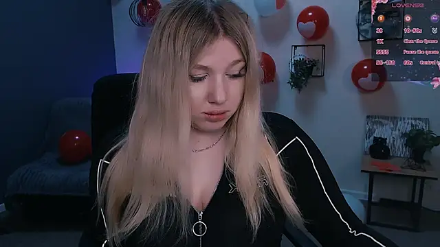 Snapshot of juli_kisss chatting on February 24, 2025, 12:37 pm juli kisss online show from February 24, 2025, 12:37 pm