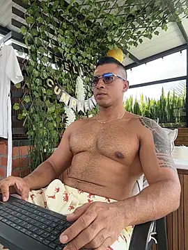 aaroncolombia online show from April 9, 2026, 4:13 pm