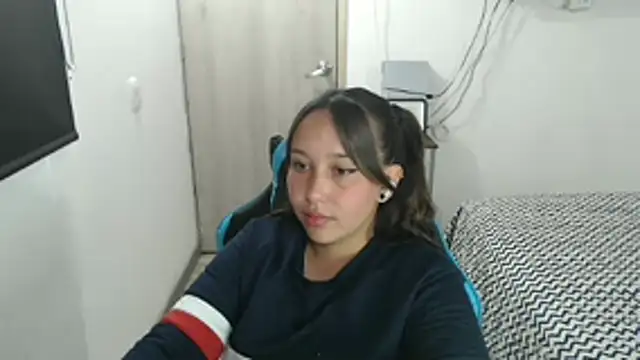 Skarlet Adams28 online show from December 4, 2025, 6:18 pm