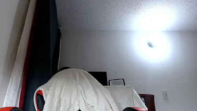 Snapshot of EmmyHorny_ chatting on April 27, 2026, 4:10 am EmmyHorny online show from April 27, 2026, 4:10 am