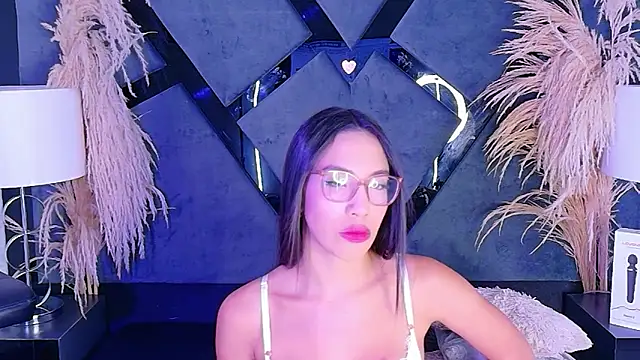 KylieWhite online show from November 3, 2025, 1:15 pm