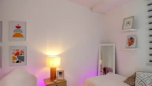 viooletaa online show from February 23, 2026, 7:36 pm