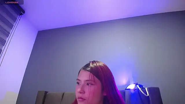 Snapshot of emi_candi chatting on September 29, 2025, 12:17 am emi candi online show from September 29, 2025, 12:17 am