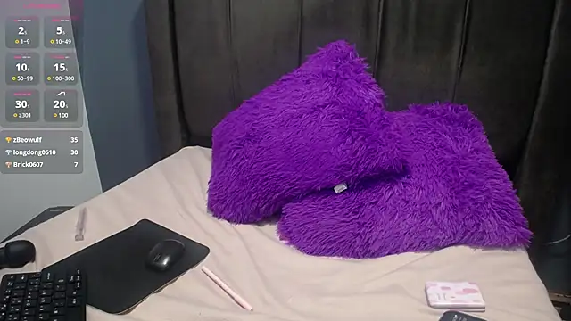 Snapshot of emi_candi chatting on December 9, 2024, 10:30 pm emi candi online show from December 9, 2024, 10:30 pm