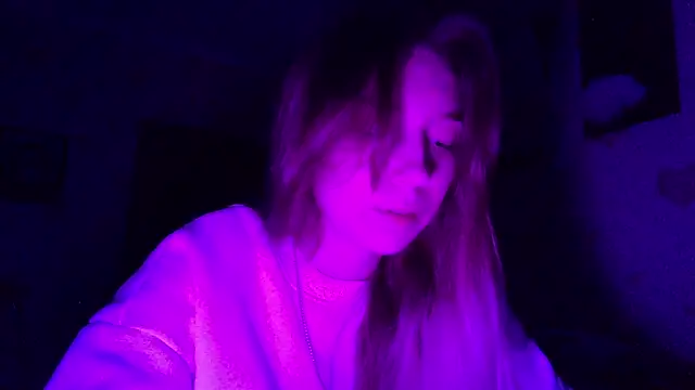 qwolll online show from March 12, 2025, 7:36 pm