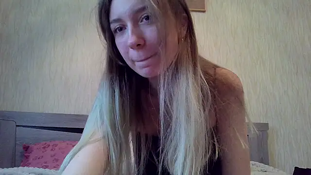 qwolll online show from March 17, 2025, 2:34 pm