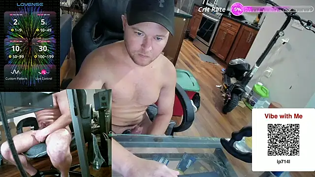 Snapshot of aaron_s_x chatting on December 3, 2025, 1:28 am aaron s x online show from December 3, 2025, 1:28 am