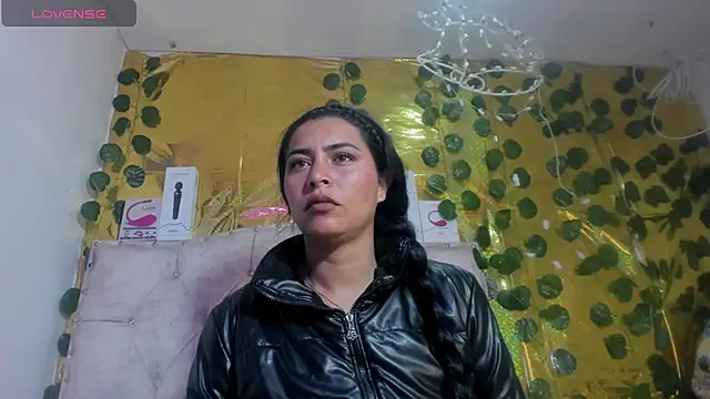 cristalconnorr online show from April 14, 2026, 1:49 pm