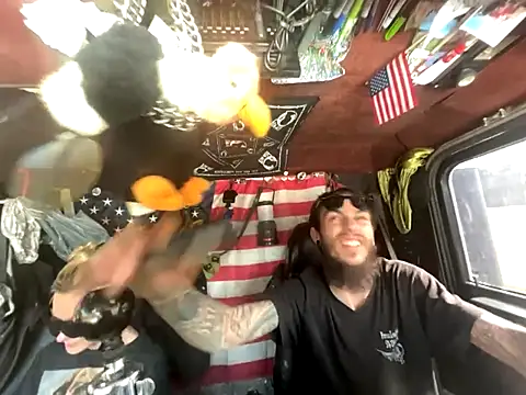 Snapshot of XMeF10 chatting on January 8, 2026, 4:57 pm XMeF10 online show from January 8, 2026, 4:57 pm