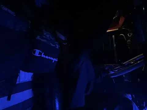 Snapshot of XMeF10 chatting on November 5, 2025, 9:45 am XMeF10 online show from November 5, 2025, 9:45 am