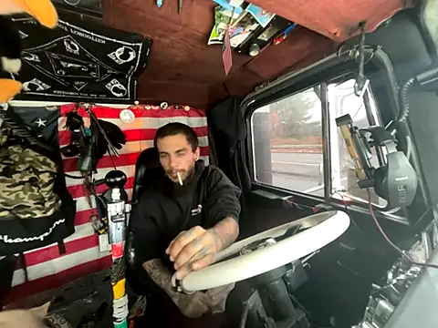 Snapshot of XMeF10 chatting on December 5, 2025, 7:45 pm XMeF10 online show from December 5, 2025, 7:45 pm