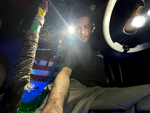 Snapshot of XMeF10 chatting on November 24, 2025, 10:37 am XMeF10 online show from November 24, 2025, 10:37 am