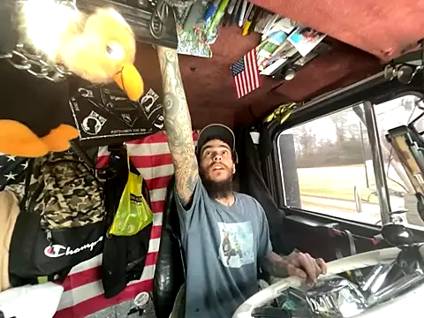 Snapshot of XMeF10 chatting on January 5, 2026, 5:27 pm XMeF10 online show from January 5, 2026, 5:27 pm