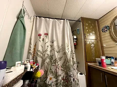 Snapshot of XMeF10 chatting on November 15, 2025, 11:09 pm XMeF10 online show from November 15, 2025, 11:09 pm