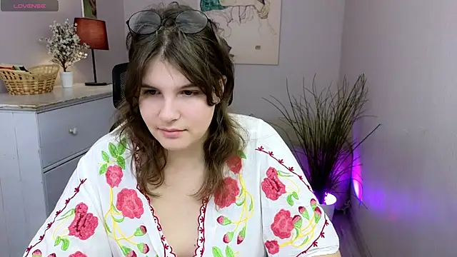 Snapshot of Ruyjin_Choi chatting on November 18, 2025, 10:51 am Ruyjin Choi online show from November 18, 2025, 10:51 am