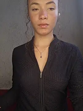 Snapshot of HelenHoltz chatting on November 16, 2025, 2:55 pm HelenHoltz online show from November 16, 2025, 2:55 pm