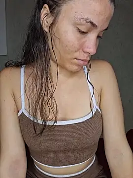 Snapshot of HelenHoltz chatting on November 13, 2025, 12:31 pm HelenHoltz online show from November 13, 2025, 12:31 pm