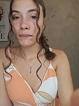 Snapshot of HelenHoltz chatting on November 19, 2025, 8:31 pm HelenHoltz online show from November 19, 2025, 8:31 pm