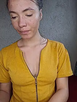 Snapshot of HelenHoltz chatting on November 15, 2025, 6:23 pm HelenHoltz online show from November 15, 2025, 6:23 pm