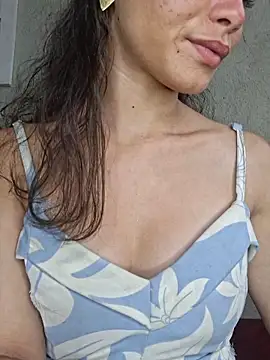 Snapshot of HelenHoltz chatting on November 11, 2025, 2:12 pm HelenHoltz online show from November 11, 2025, 2:12 pm