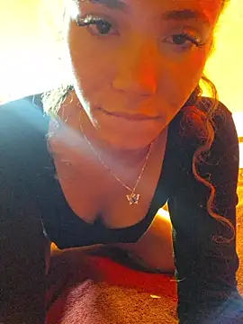 Snapshot of HelenHoltz chatting on July 1, 2026, 12:16 pm HelenHoltz online show from July 1, 2026, 12:16 pm