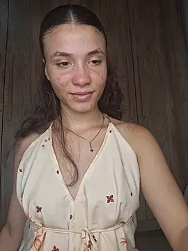 Snapshot of HelenHoltz chatting on December 16, 2025, 7:18 pm HelenHoltz online show from December 16, 2025, 7:18 pm