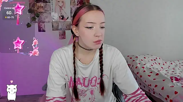 Snapshot of SweetieMollyy chatting on March 18, 2025, 8:17 am SweetieMollyy online show from March 18, 2025, 8:17 am