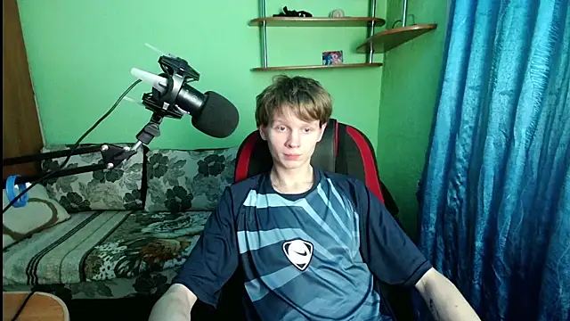 Snapshot of fameboyboo chatting on December 1, 2025, 9:48 pm fameboyboo online show from December 1, 2025, 9:48 pm