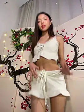 Snapshot of DesiredHoney chatting on December 29, 2024, 6:27 pm DesiredHoney online show from December 29, 2024, 6:27 pm