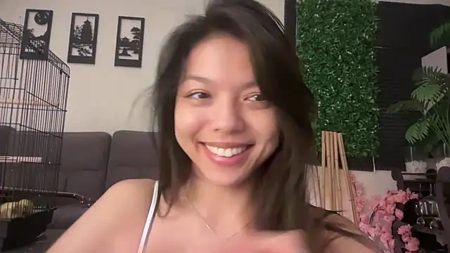 Snapshot of DesiredHoney chatting on September 10, 2025, 5:45 pm DesiredHoney online show from September 10, 2025, 5:45 pm