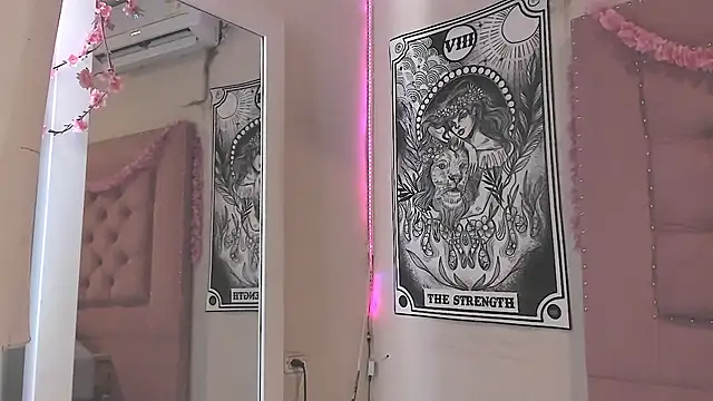 Snapshot of kenayfox chatting on February 23, 2025, 1:53 pm kenayfox online show from February 23, 2025, 1:53 pm