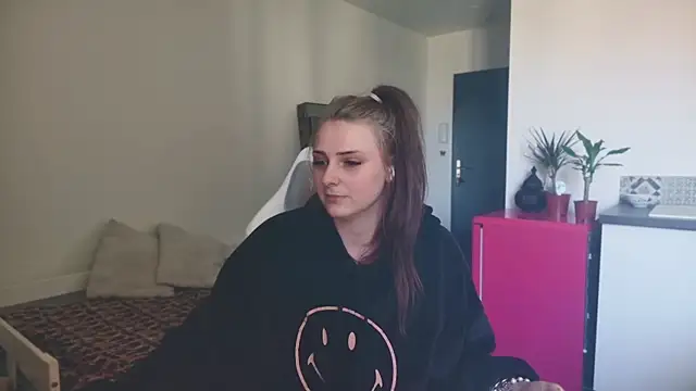 Snapshot of ce_leste__ chatting on April 14, 2026, 11:59 am ce leste online show from April 14, 2026, 11:59 am