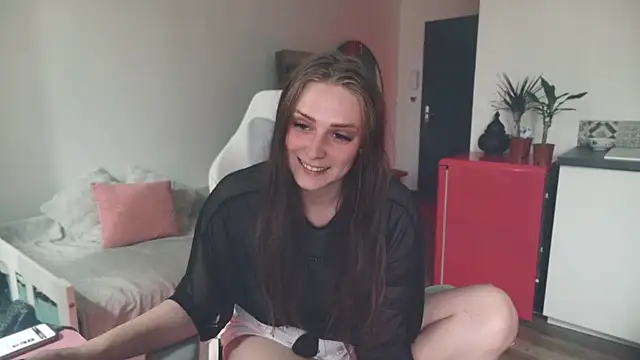 Snapshot of ce_leste__ chatting on April 11, 2026, 9:35 am ce leste online show from April 11, 2026, 9:35 am