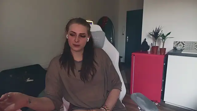 Snapshot of ce_leste__ chatting on March 7, 2026, 8:43 am ce leste online show from March 7, 2026, 8:43 am