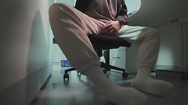 Snapshot of Lucas_nn chatting on November 13, 2025, 8:07 am Lucas nn online show from November 13, 2025, 8:07 am