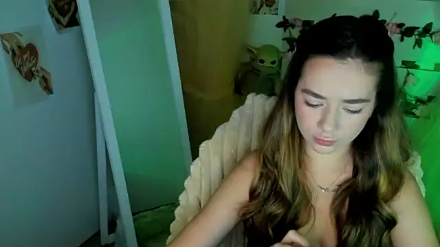 Snapshot of Bella_XO chatting on June 24, 2026, 6:23 am Bella XO online show from June 24, 2026, 6:23 am