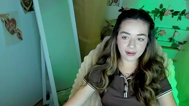 Snapshot of Bella_XO chatting on June 23, 2026, 6:33 am Bella XO online show from June 23, 2026, 6:33 am