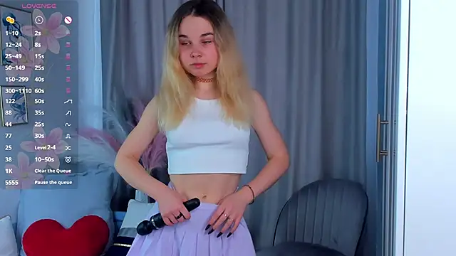 Snapshot of OdetteHarwick chatting on October 23, 2025, 8:02 am OdetteHarwick online show from October 23, 2025, 8:02 am