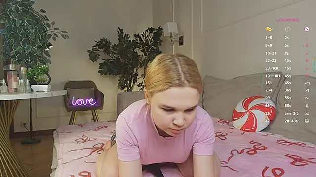 OdetteHarwick online show from February 18, 2026, 8:11 am