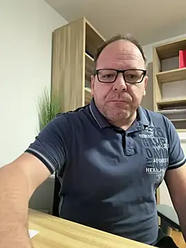 coupleLatinaLovers online show from February 12, 2025, 5:58 am