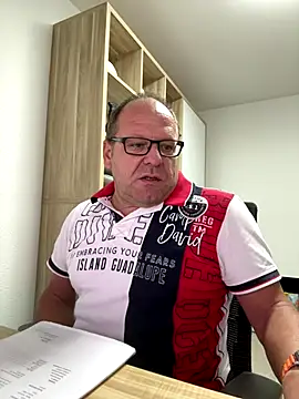 coupleLatinaLovers online show from September 25, 2025, 5:46 am