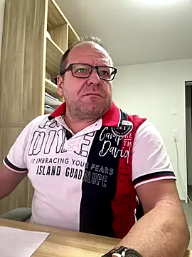 coupleLatinaLovers online show from December 3, 2025, 6:14 am