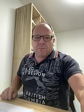 coupleLatinaLovers online show from October 23, 2025, 4:55 am